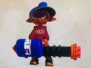 An Inkling holding the Heavy Splatling