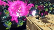 Agent 8 using the Heavy Splatling to splat Octotroopers.