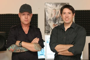 Саша Дикисиян и Крис Веласко - композиторы, помогающие Майклу МакКанну (Behavior)