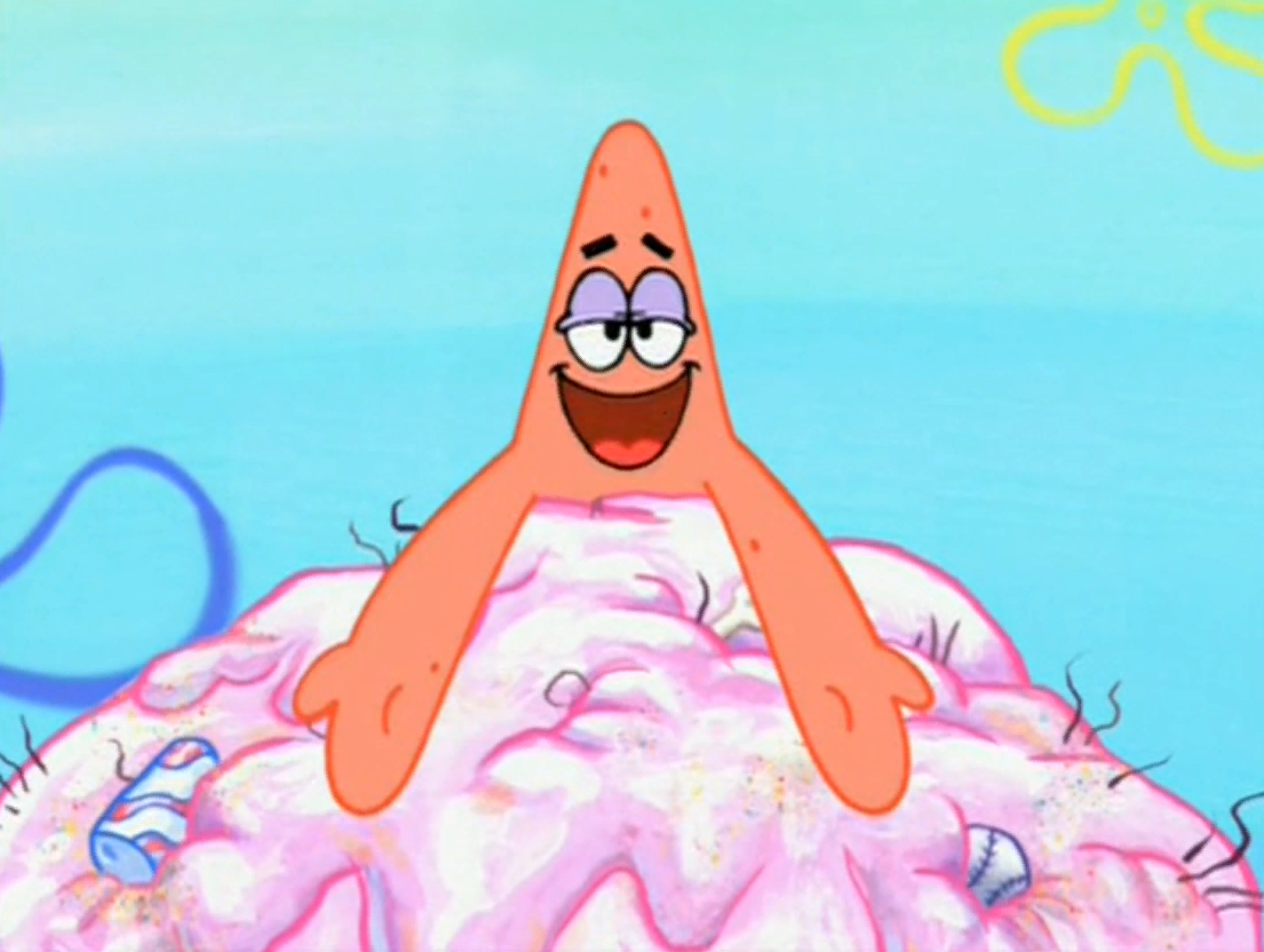 Патрик на кровати. Морская звезда Патрик лежит. Патрик в пижаме. Патрик Стар в пижаме.