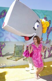 SpongeBob SquarePants - Pearl mascot with Lori Alan