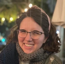 AmandaDonahueHeadshot - Amanda Donahue