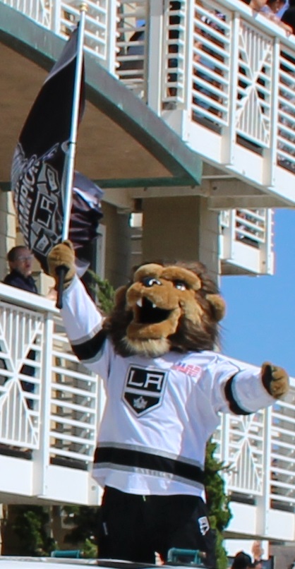 La kings mascot Bailey  La kings, Kings hockey, La kings hockey