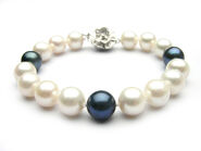 Akyoa Pearl bracelet