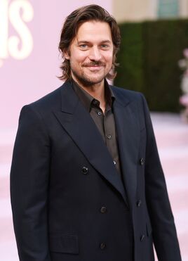 Lucas Bravo-S4 Premiere