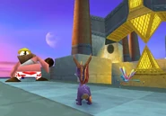 Какое из двух зрелищ чуднее, то что слева или справа?