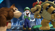 Luigi performing an Up Taunt next to Donkey Kong and Bowser.