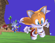 Tails, Knuckles y Silver corriendo por la rampa.