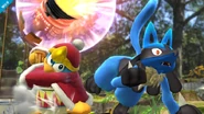 El Rey Dedede usando su Martillo a reacción contra Lucario en el escenario.