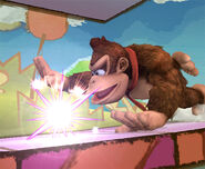 Donkey Kong cae en la trampa.