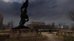 Estatua en frente del Cine Prometeo de la ciudad de Pripyat.