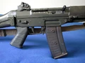 Фотография гражданской версии SIG 550 с ранней версией ствольной коробки.