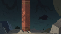 S3E3 Large terra cotta pillar in Ludo's temple