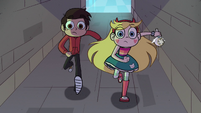 S1E8 Star and Marco running down a corridor