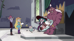 S4E25 Eclipsa and Globgor present Mewman-shaped cake