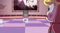 S2E23 Star Butterfly sees Toffee's finger on the floor