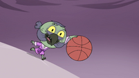 S4E14 Ludo dribbling the basketball