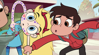 S1E11 Marco grabs Star