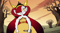 S2E31 Hekapoo now standing behind Marco Diaz