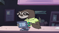 S2E18 Sloth employee swiping the gift card