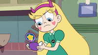 S2E41 Star Butterfly sending a text to her friends