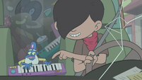 S2E5 Oskar teaches Glossaryck to play a keytar