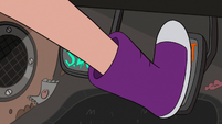 S2E5 Oskar stepping on the gas