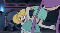 S3E24 Star Butterfly trying to see past Mina