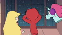 S3E25 Marco Diaz closing the ballroom windows