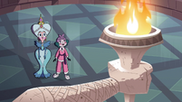 S3E28 Moon and Eclipsa look at statue's torch