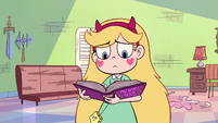 S2E3 Star opens her Mewni queen guidebook