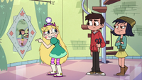 S3E23 Star connects her compact to the mirror