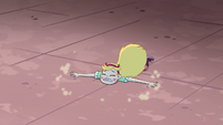 S2E32 Star Butterfly falls to the ground