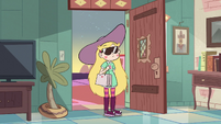 S2E40 Star Butterfly in a sun hat and sunglasses