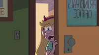 S2E38 Star Butterfly closing Skeeves' office door