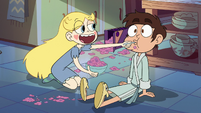 S2E34 Star Butterfly stuffs cereal into Marco's mouth