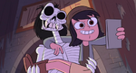 S1E22 Janna takes a skeleton selfie