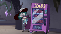 S4E34 Eclipsa nudging the vending machine