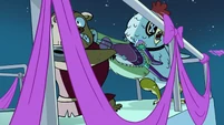 S1E10 Star headbutts Bearicorn.png (1.74 MB)