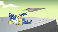 S2E35 Glossaryck tossing his paper airplane