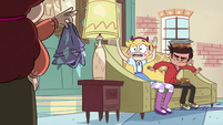 S4E27 Star's pancakes land on Marco's head