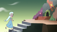 S4E3 Moon reaching the top of the stairs