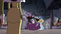 S4E10 Eclipsa curtsying to the Spiderbites