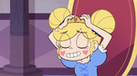 S3E10 Star Butterfly straightening her tiara