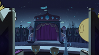 S2E40 Star and Moon Butterfly look at the stage