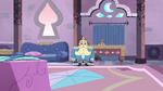 S2E40 King River alone in the royal bedroom