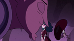 S4E23 Eclipsa Butterfly kissing giant Globgor