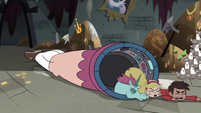 S3E20 Star, her friends, and giant legs fall over