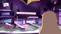 S2E23 Star suddenly outside Echo Creek Academy