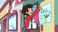 S2E24 Marco Diaz holds Pony Head back by her horn